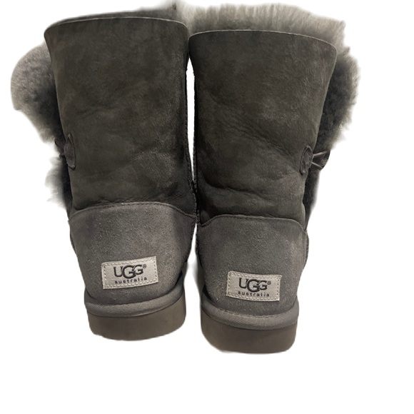 UGG BAILEY BUTTON II GREY GRAY WATER RESISTANT BOOT USA 9 / EU 40 / UK 7.5 - Picture 2 of 8